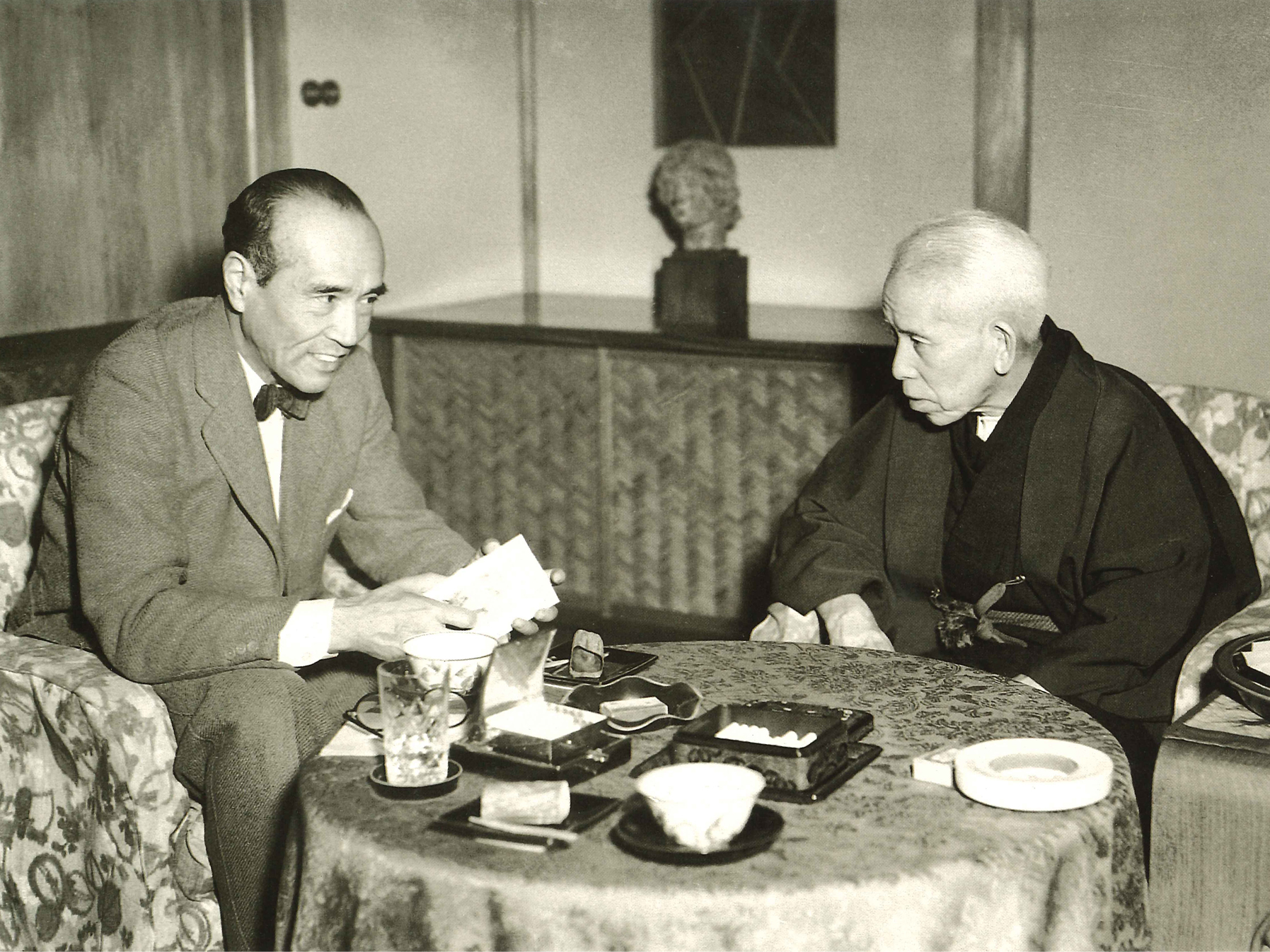 On the left is a philosopher, Tetsuzo Tanikawa (former president of Hosei University) (April 26, 1953)