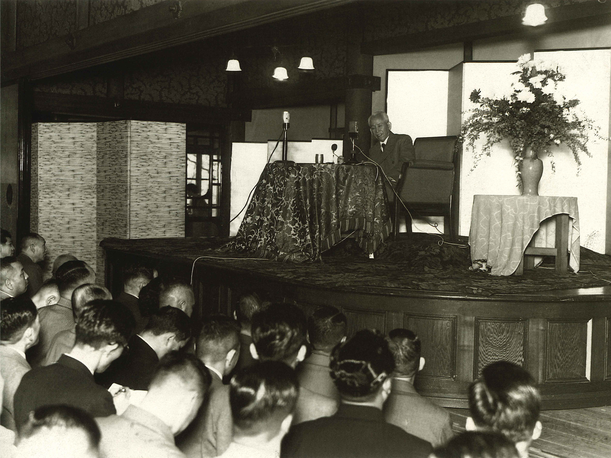 Lecture during his last visit to Kansai area (Nara; April 12, 1954)